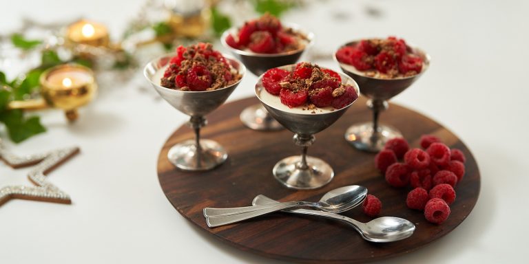 Sitruunapannacotta paahdetulla valkosuklaalla