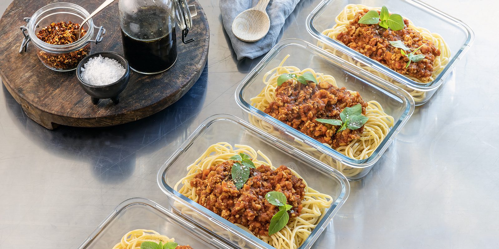 Kana-juureskastike spagetilla