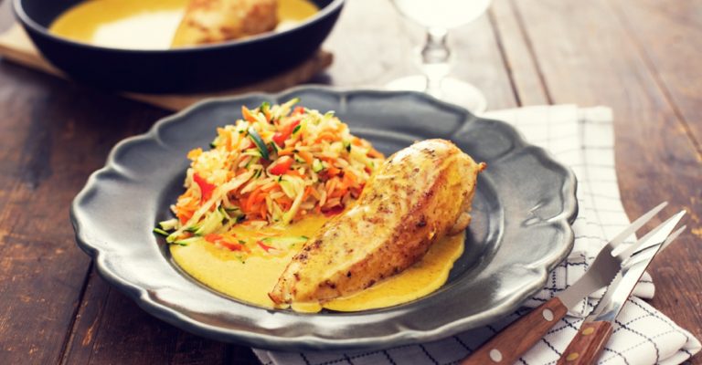 Currybroileri, mangokastike ja vihannesriisi