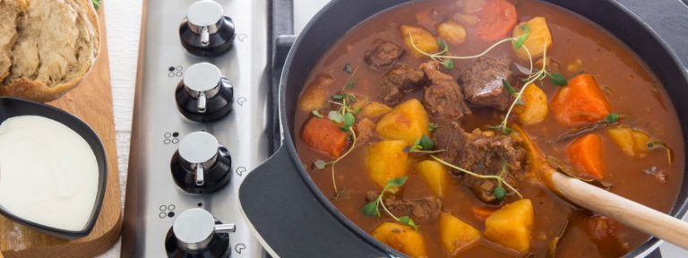 Gulassi on klassinen unkarilainen lihapata tai -keitto