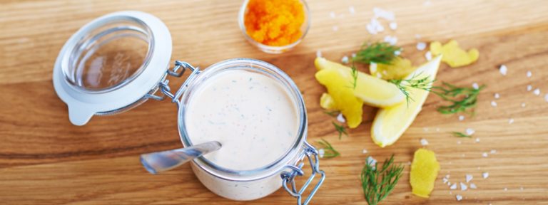 Täyteläinen mätikastike maustetaan herkullisella Touch of Taste Hummerifondilla ja raastetulla appelsiinin kuorella.