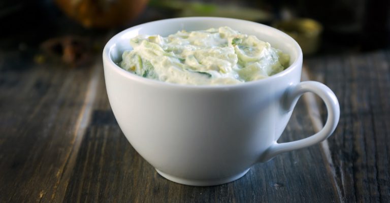 Omena ja kurkku tzatziki