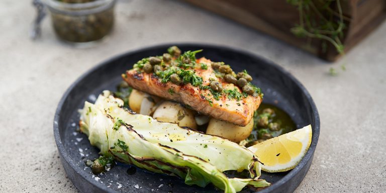 Grillattu lohi kapriskastikkeella