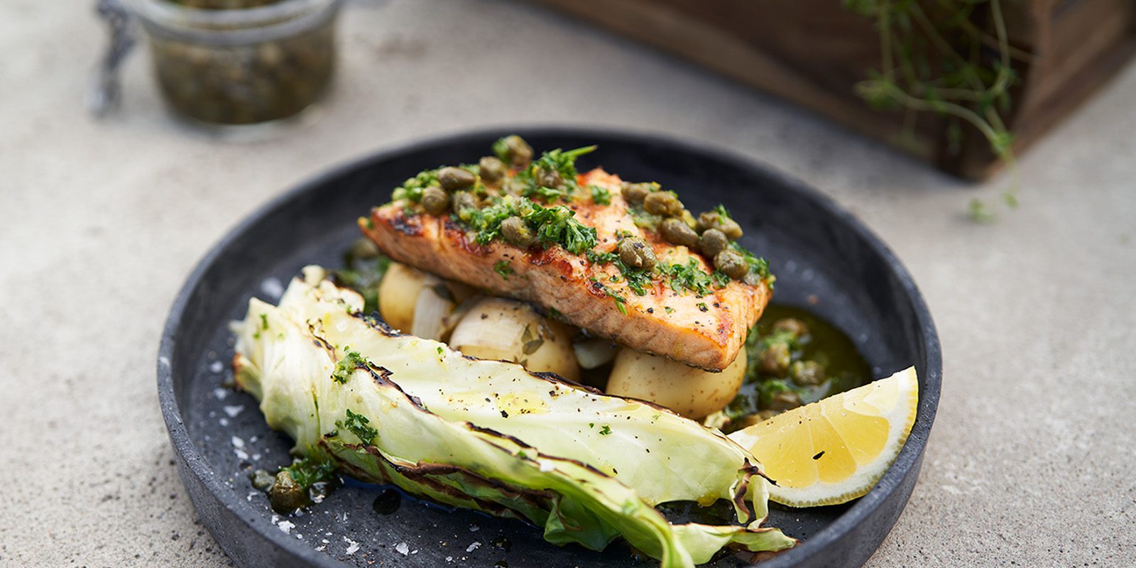 Grillattu lohi kapriskastikkeella