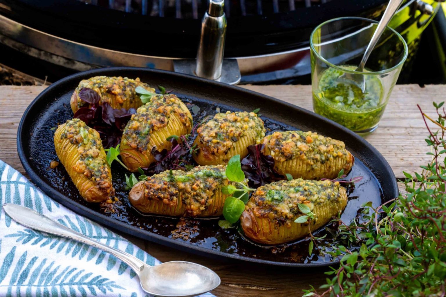 Hasselbackanperunat on herkullinen ja juhlava perunalisuke