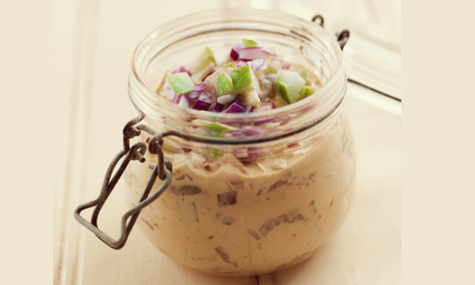 Täyteläinen hummeri-omenasilli sopii juhlapöytään! Raikas omena ja Touch of Taste Hummerifondi viimeistelevät herkullisen kokonaisuuden.