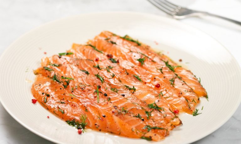 Hummeri-pippurigraavattu lohi on helppo valmistaa kotona. Herkullisen maun salaisuus on Touch of Taste Hummerifondi