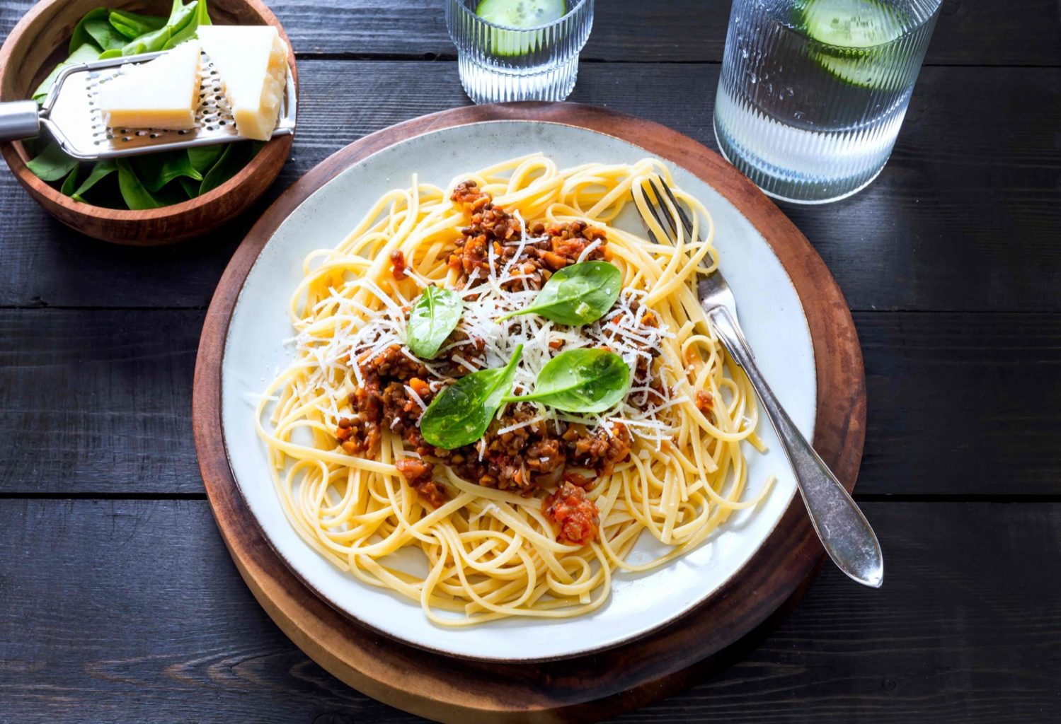 Tomaattinen Linssibolognese on helppo arkiruoka