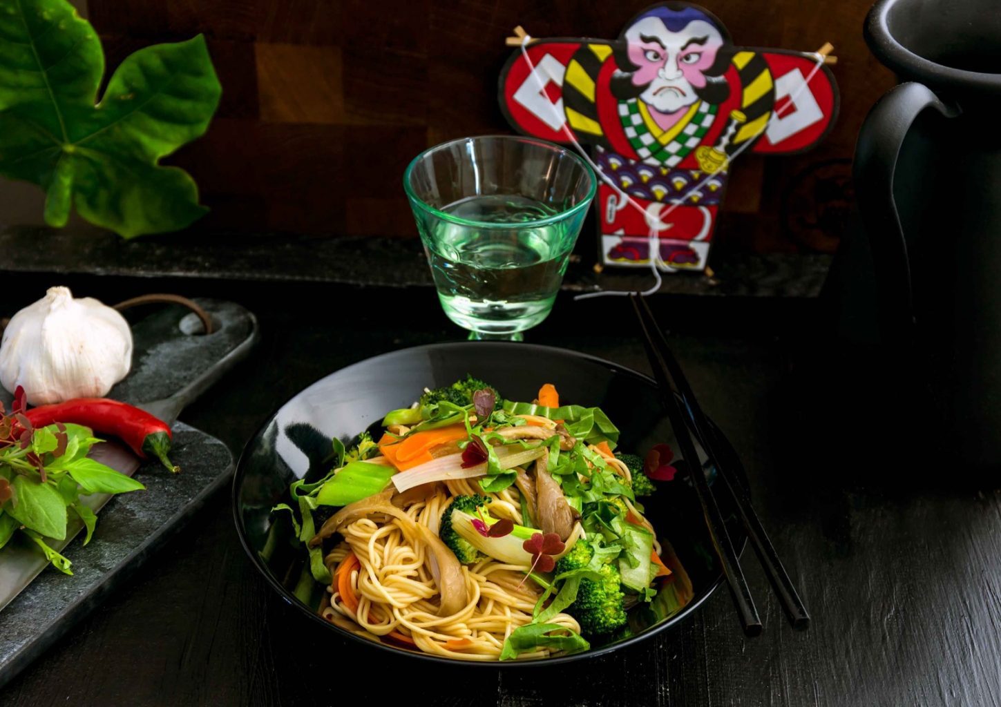 Nuudelia ja kasviksia liemessä on herkullinen kasvisruoka arkipäivään. Mausta liemi valitsemallasi Touch of Taste Asian -fondilla!