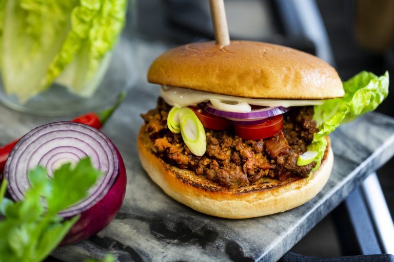 Sloppy Joe on jauhelihalla täytetty hampurilainen