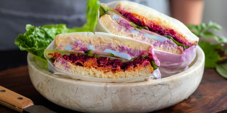 Wanpaku Sandwich porkkanalla, tonnikalalla ja kaalisalaatilla