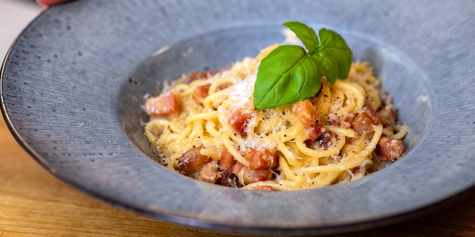 Klassinen pasta carbonara pancettalla