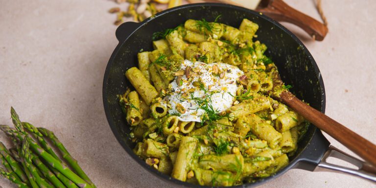 Parsapasta pistaasilla sitruunalla jalapenolla