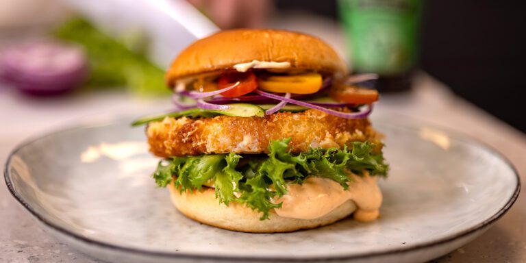 Paneroitu halloumiburgeri